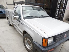 1988 MITSUBISHI PICK UP SILVER STD CAB 4CYL MT 2WD 183879